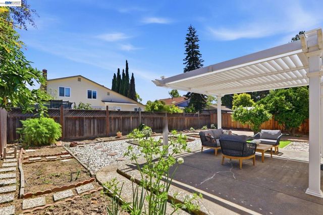 1170 Bennett Ct, Fremont, CA 94536