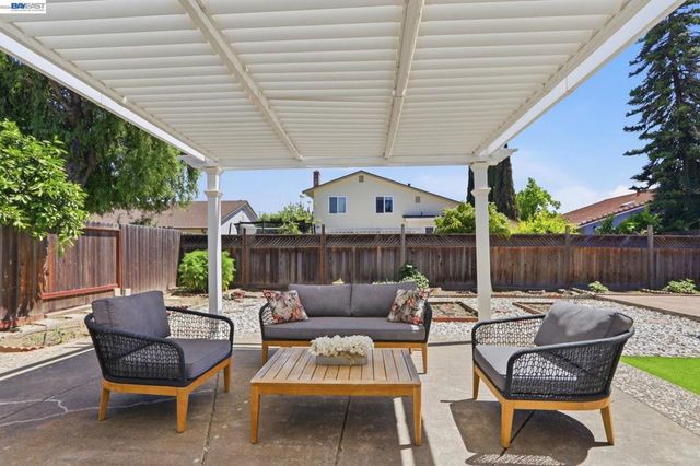 1170 Bennett Ct, Fremont, CA 94536