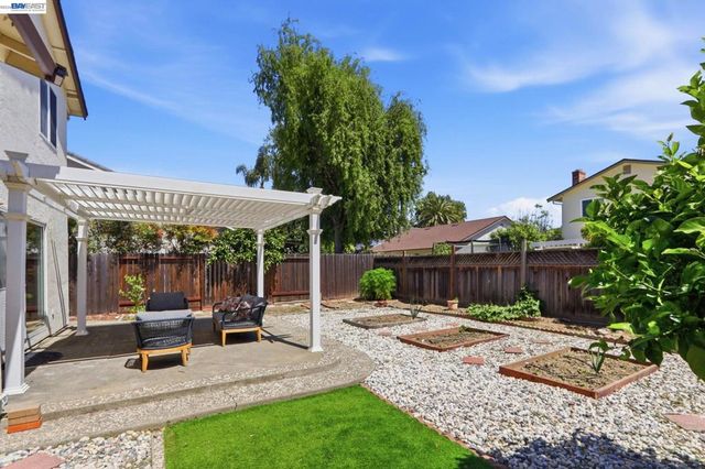 1170 Bennett Ct, Fremont, CA 94536