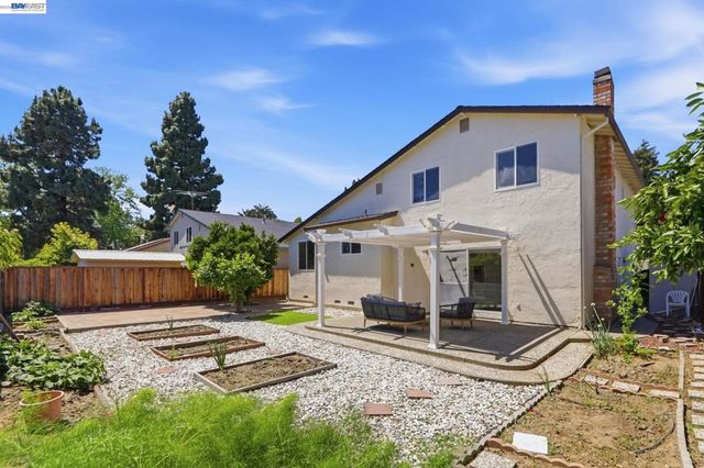 1170 Bennett Ct, Fremont, CA 94536