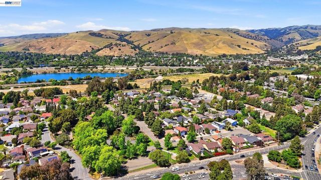 1170 Bennett Ct, Fremont, CA 94536