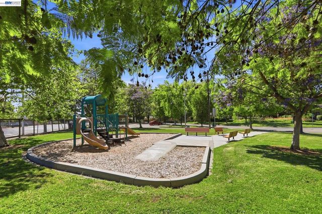 1170 Bennett Ct, Fremont, CA 94536