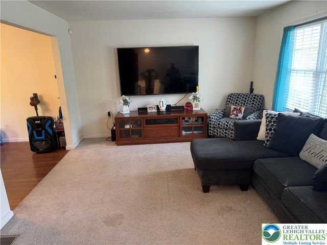506 Cornerstone Way, East Stroudsburg, PA 18301