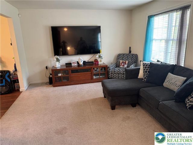 506 Cornerstone Way, East Stroudsburg, PA 18301