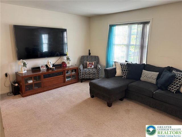506 Cornerstone Way, East Stroudsburg, PA 18301