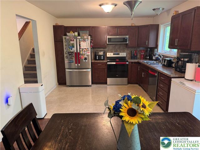 506 Cornerstone Way, East Stroudsburg, PA 18301