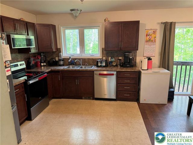 506 Cornerstone Way, East Stroudsburg, PA 18301