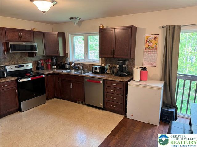 506 Cornerstone Way, East Stroudsburg, PA 18301