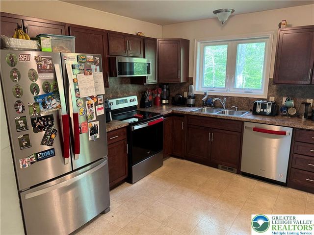 506 Cornerstone Way, East Stroudsburg, PA 18301