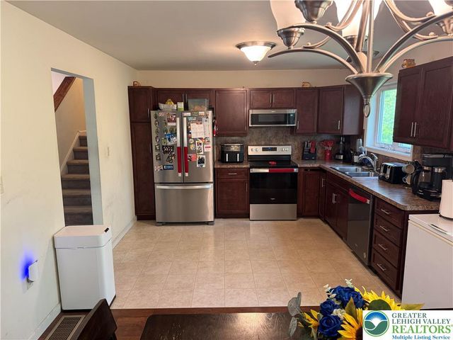 506 Cornerstone Way, East Stroudsburg, PA 18301