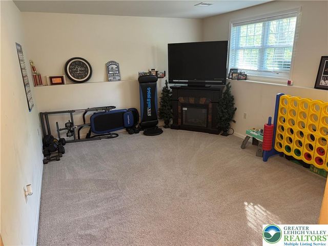 506 Cornerstone Way, East Stroudsburg, PA 18301