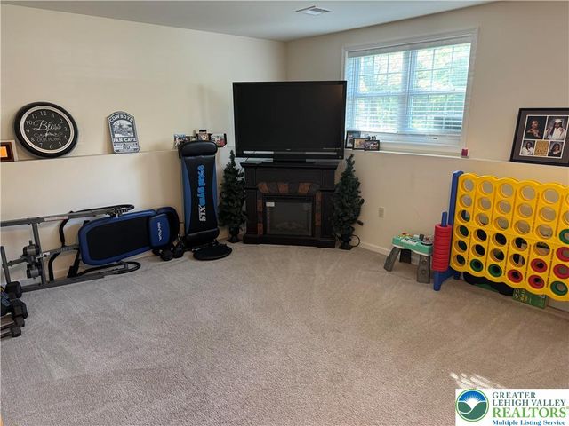 506 Cornerstone Way, East Stroudsburg, PA 18301
