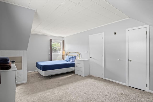 11 Glenwood Road, Glenwood Landing, NY 11545