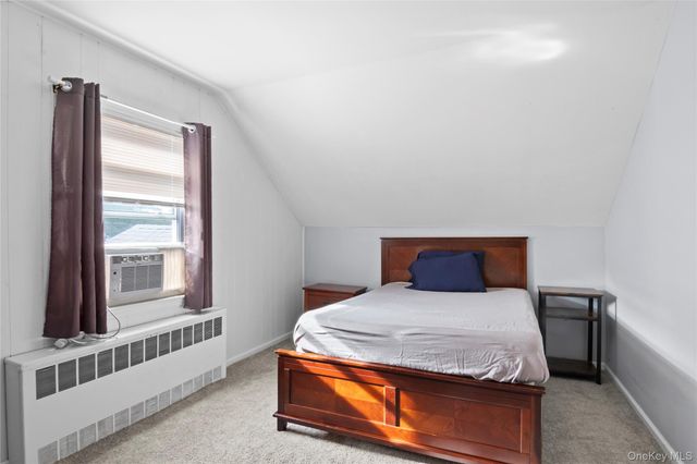 11 Glenwood Road, Glenwood Landing, NY 11545