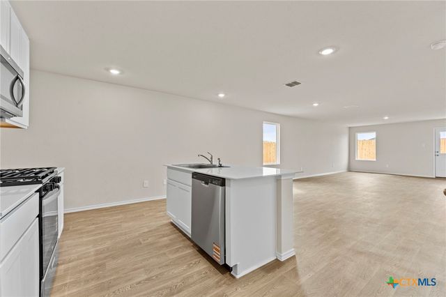 210 Langston Drive, Uhland, TX 78640