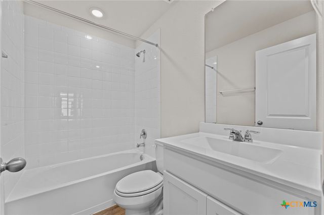 210 Langston Drive, Uhland, TX 78640