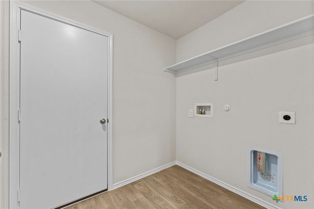 210 Langston Drive, Uhland, TX 78640