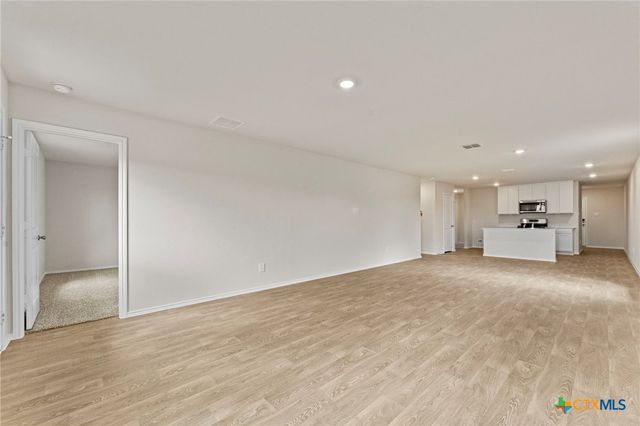 210 Langston Drive, Uhland, TX 78640