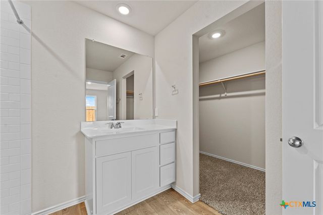 210 Langston Drive, Uhland, TX 78640