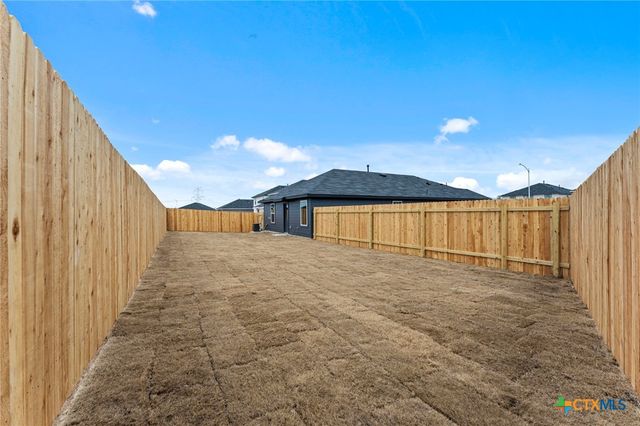 210 Langston Drive, Uhland, TX 78640