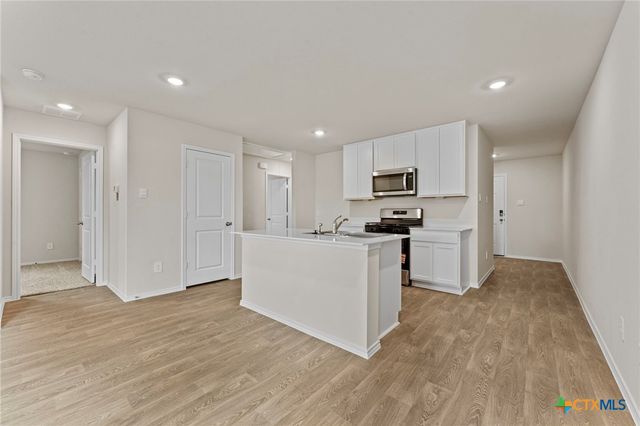 210 Langston Drive, Uhland, TX 78640