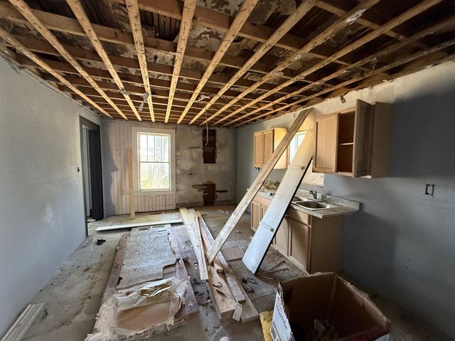 1260 Highway 490, East Bernstadt, KY 40729