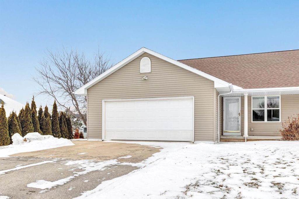 1926 RIVER HILL COURT, Suamico, WI 54313