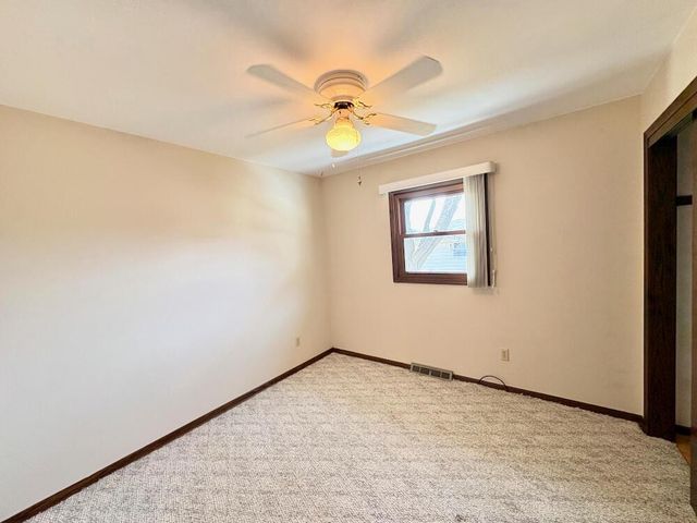 7622 S Lenox AVENUE, Oak Creek, WI 53154