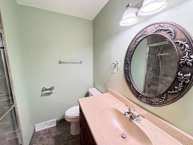 7622 S Lenox AVENUE, Oak Creek, WI 53154