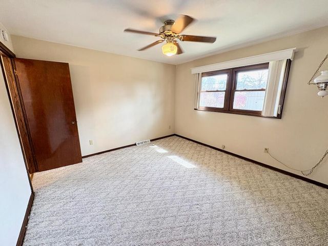 7622 S Lenox AVENUE, Oak Creek, WI 53154