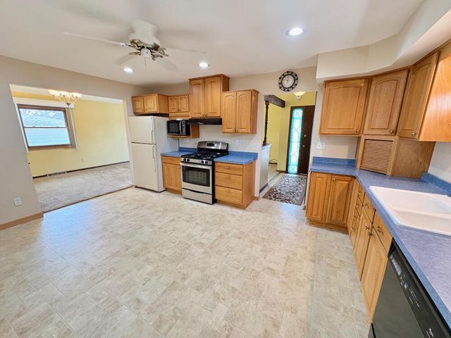 7622 S Lenox AVENUE, Oak Creek, WI 53154