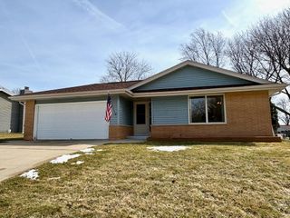 7622 S Lenox AVENUE, Oak Creek, WI 53154