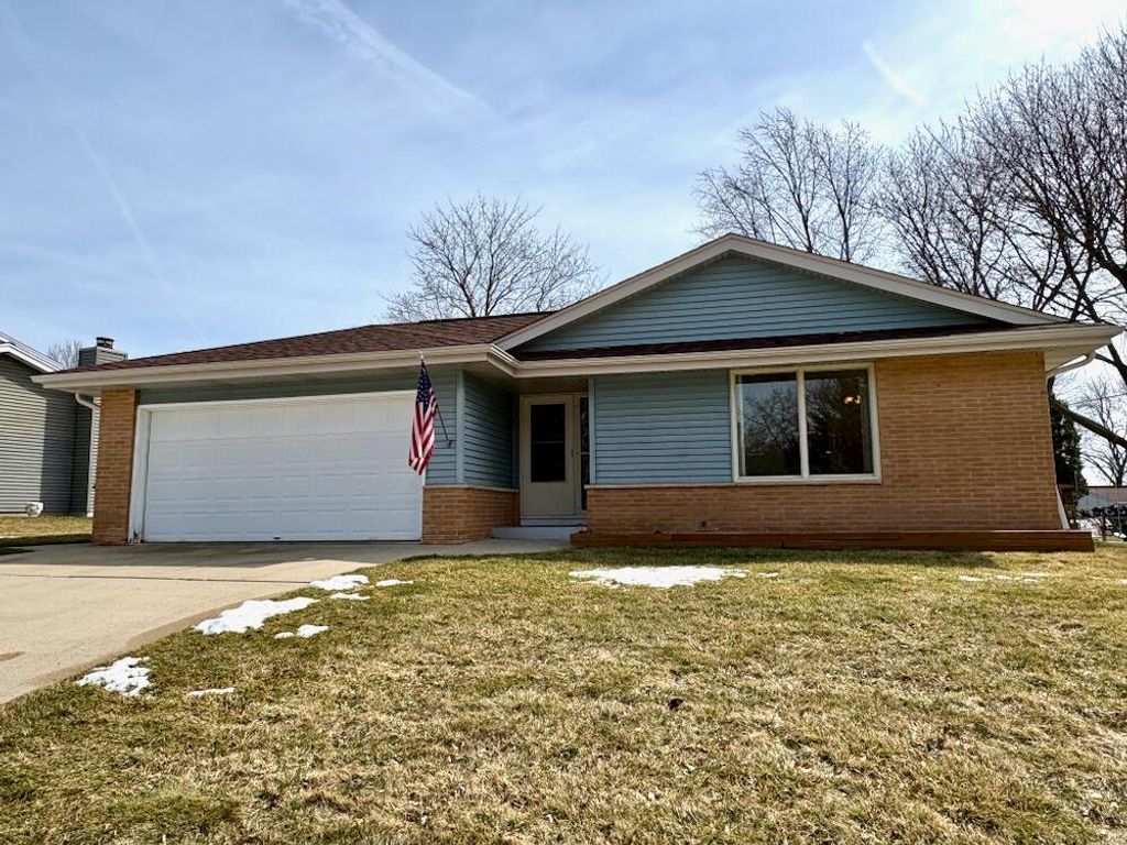 7622 S Lenox AVENUE, Oak Creek, WI 53154