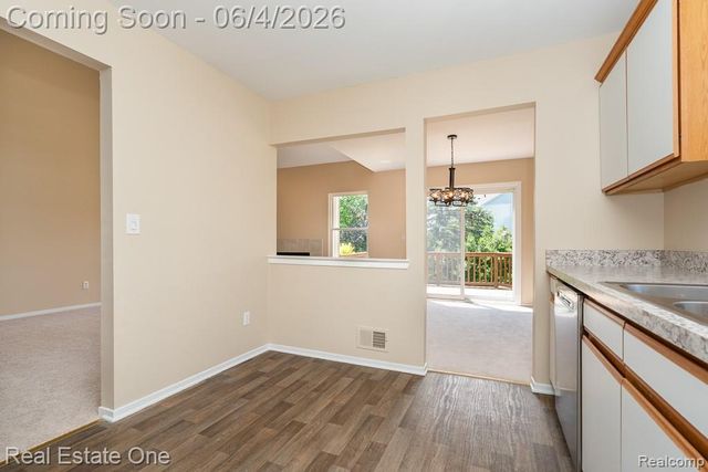 283 Whispering Hill, Commerce Charter Township, MI 48390