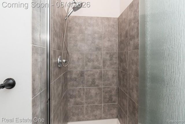 283 Whispering Hill, Commerce Charter Township, MI 48390