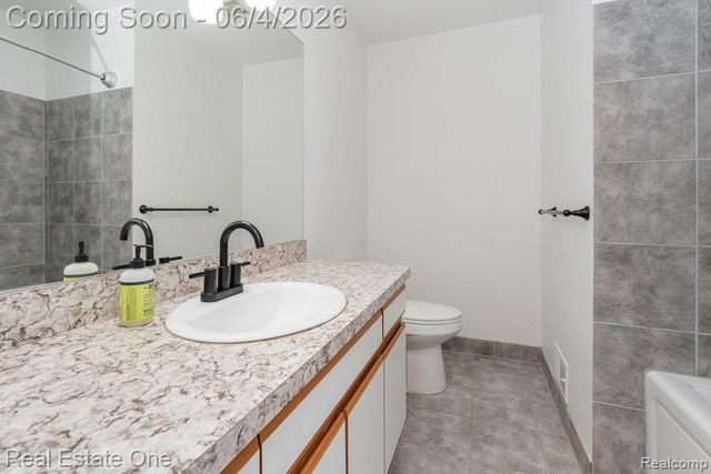 283 Whispering Hill, Commerce Charter Township, MI 48390