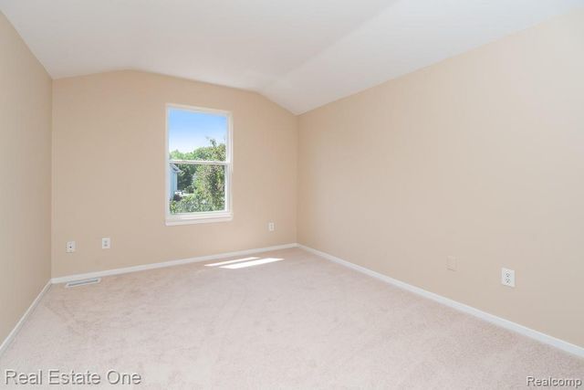 283 Whispering Hill, Commerce Charter Township, MI 48390