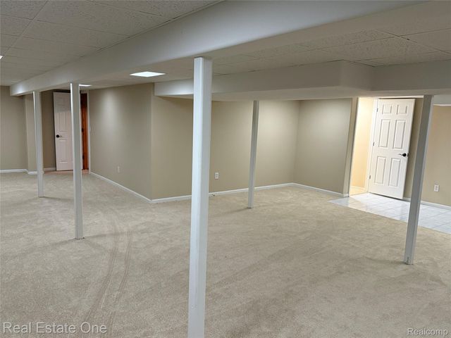 283 Whispering Hill, Commerce Charter Township, MI 48390