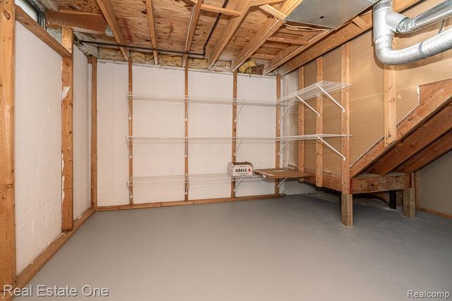 283 Whispering Hill, Commerce Charter Township, MI 48390