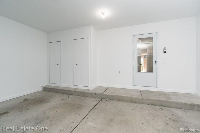 283 Whispering Hill, Commerce Charter Township, MI 48390