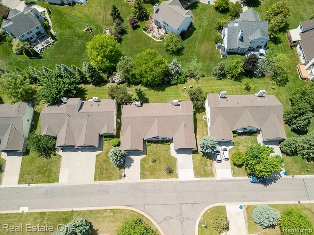 283 Whispering Hill, Commerce Charter Township, MI 48390