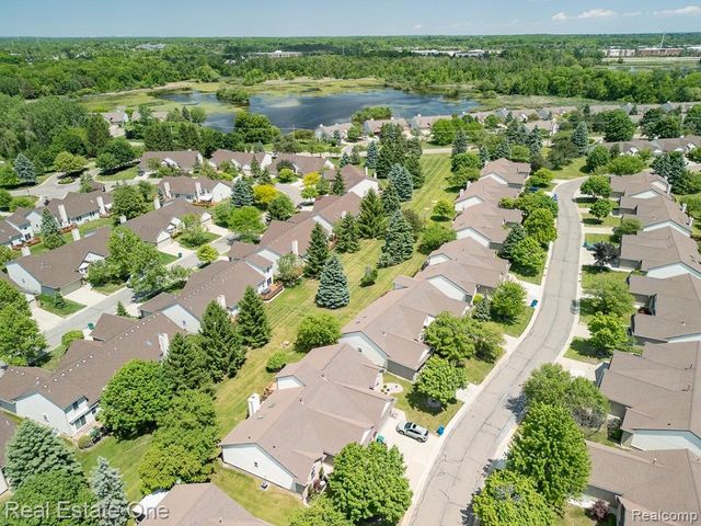 283 Whispering Hill, Commerce Charter Township, MI 48390