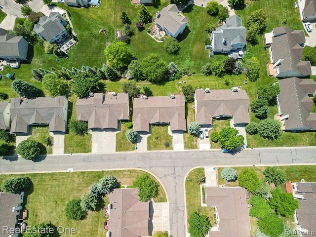 283 Whispering Hill, Commerce Charter Township, MI 48390