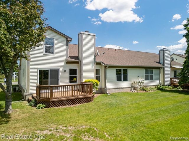 283 Whispering Hill, Commerce Charter Township, MI 48390