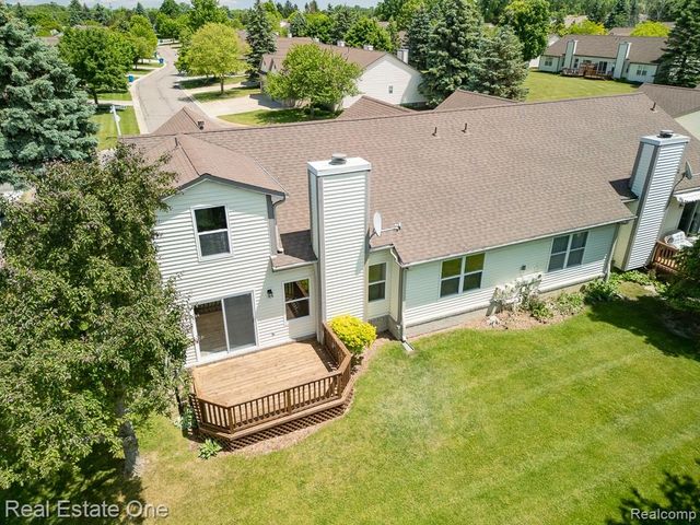 283 Whispering Hill, Commerce Charter Township, MI 48390