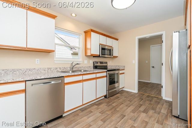 283 Whispering Hill, Commerce Charter Township, MI 48390
