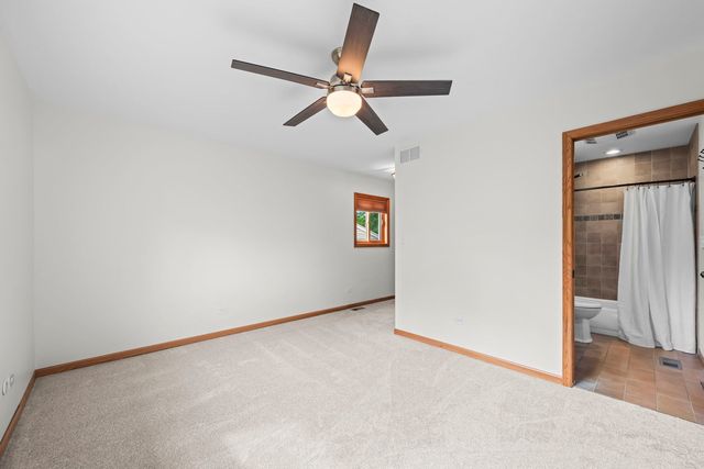 1833 S Lincoln Street, Lombard, IL 60148