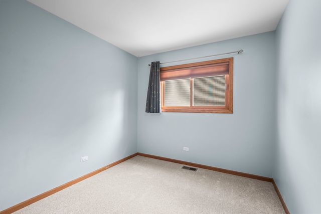 1833 S Lincoln Street, Lombard, IL 60148