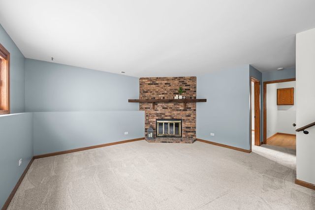 1833 S Lincoln Street, Lombard, IL 60148
