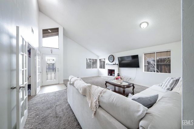 4608 Posada Avenue, Bakersfield, CA 93309